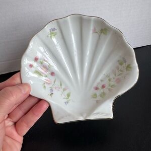 Porcelain Shell Jewelry Trinket Dish in White with Floral Accent